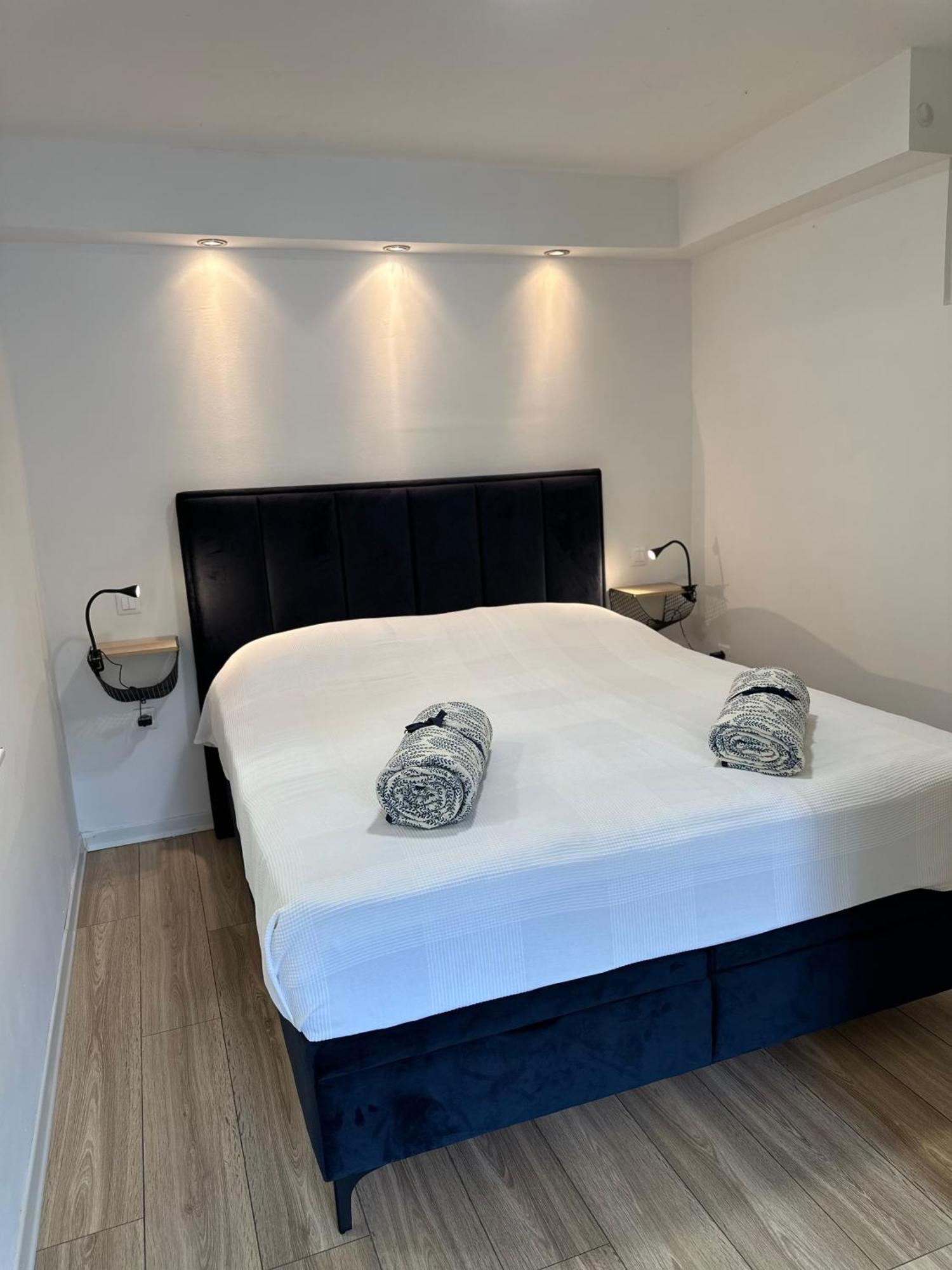 Villa Kos Rovinj Apartments Екстер'єр фото